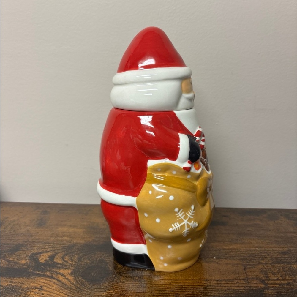 Santa Mug With Lid - Picture 2 of 7
